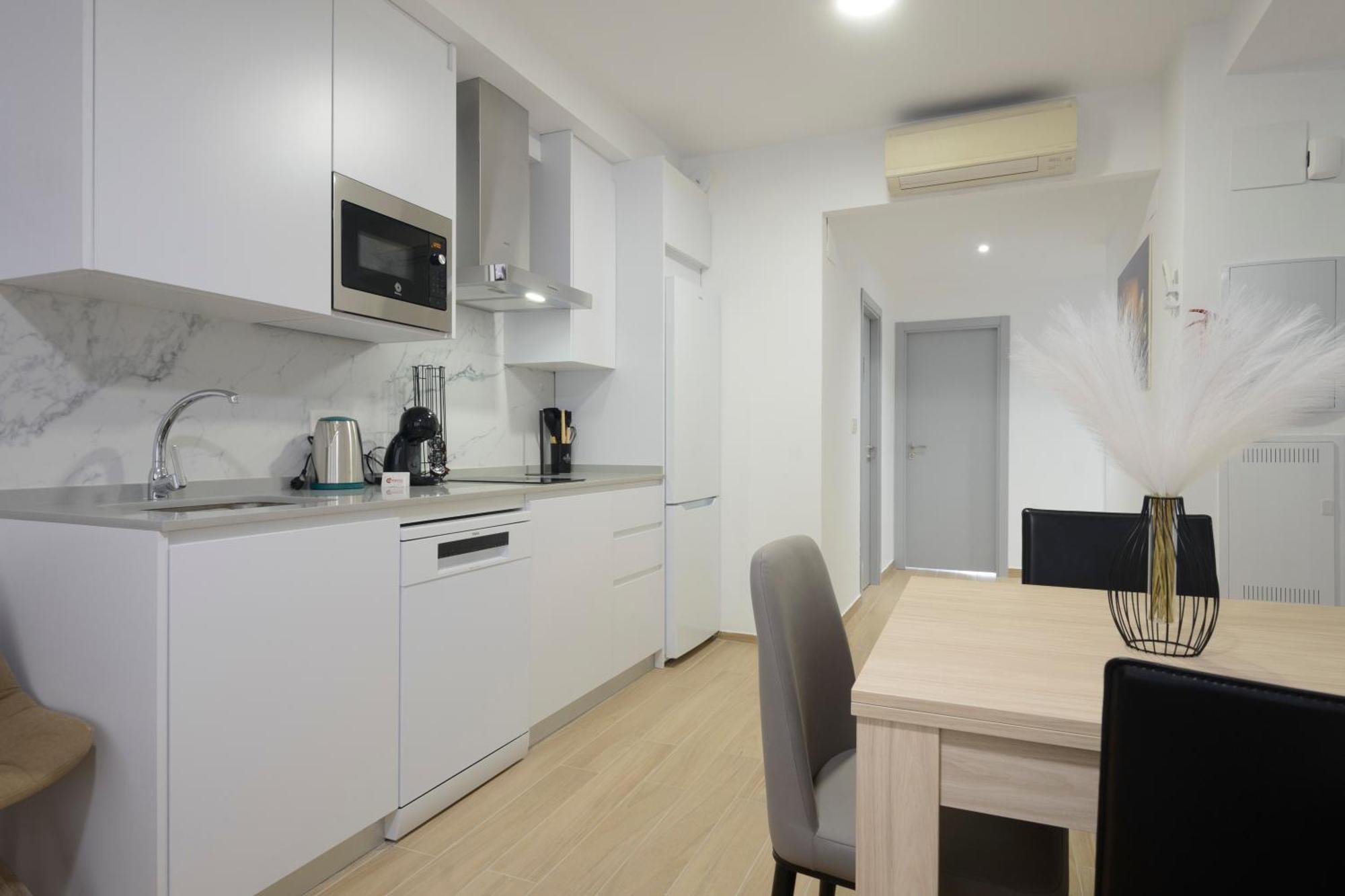 J De La Alhambra Apartment